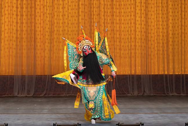武戏专场之《铁笼山》剧照，姜维的扮演者是上海京剧院著名武生名家奚中路