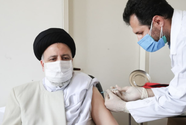 伊朗总统莱希接种该国自产新冠疫苗