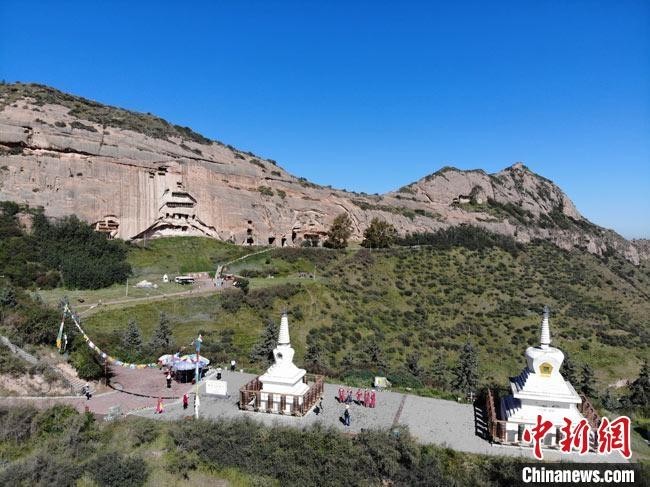 2019年9月，航拍镜头下的马蹄寺石窟。(资料图) 杨艳敏摄