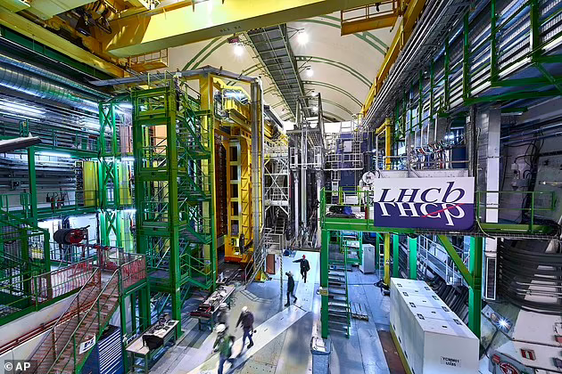 图中是美夸克实验μ介子系统部分。2021年初，科学家利用大型强子对撞机进行了被称为“美夸克”的粒子衰变实验，结果显示“美夸克”粒子衰变成μ介子的频率比预测的低15%。