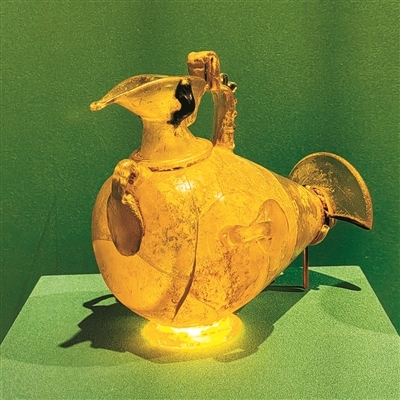 鸟形玻璃壶（塞尔柱王朝）公元11至12世纪