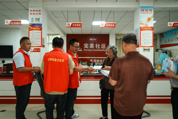 普法“零距离” 守土“入人心” 常德经开区自然资源部门开展全国土地日主题宣传活动